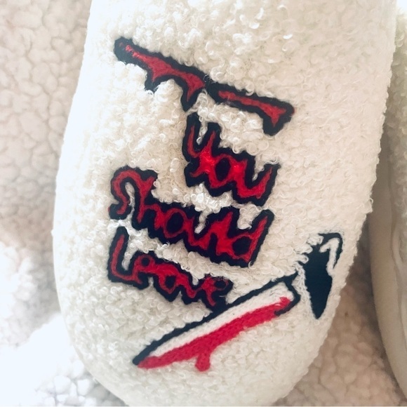 ๐NWT Horror Movie Slippers โ Plush & Comfortable โ Size 9.5-10 Halloween - Picture 5 of 9